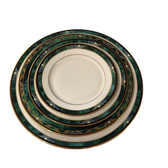 Lenox VTG “Kelly” 4 pc gold trim includes butter, salad, lunch, dinner plates-F - Picture 2 of 13